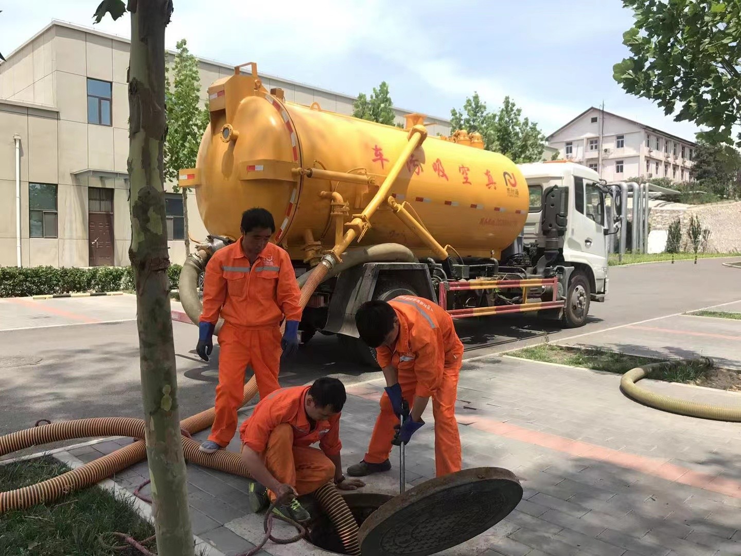 南朗镇化粪池清理与5-8吨吸粪车施工效率分析